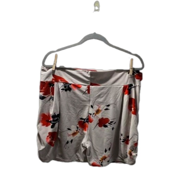 Floral Knit Shorts|Size Curvy - Picture 2 of 4